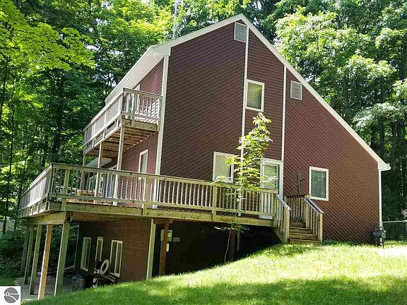 4th image of 2179 Alden Ave