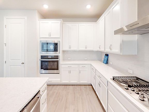 4th image of 139 Woodsong Ln