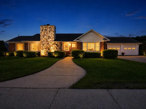 102 Truckey St, Saint Ignace, MI 49781