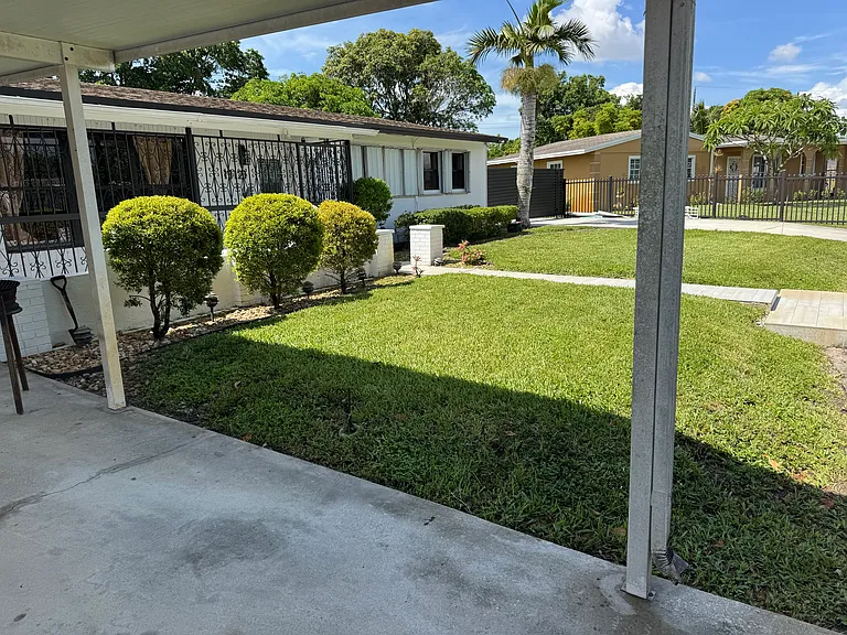NW 44th Ave — Photo 13