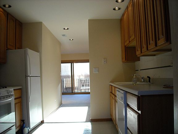 3rd image of 6572 N Northwest Hwy APT 3N