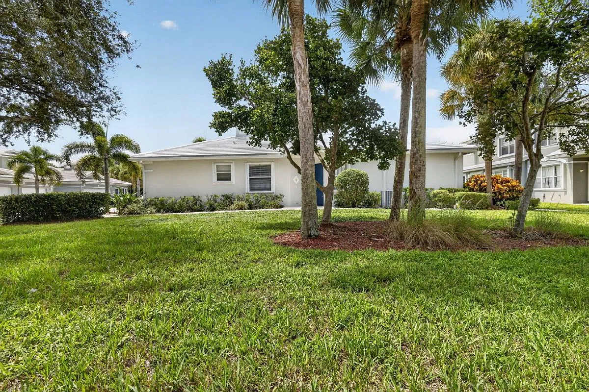 4948 Fulton St in Lake Worth, FL 33463 — Photo 3