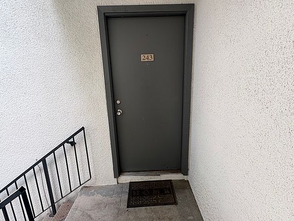 3rd image of 740 W Elm St Unit 243