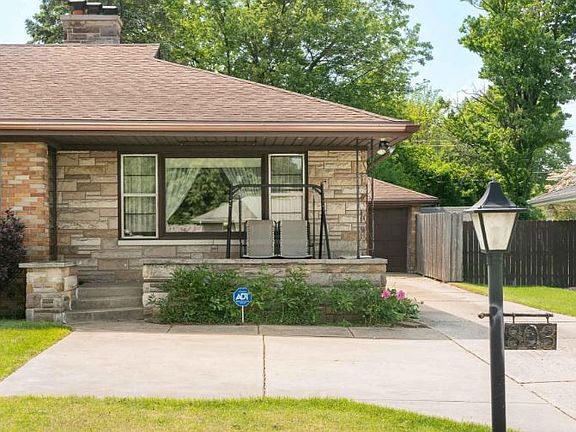 2nd image of 803 N Ironwood Dr