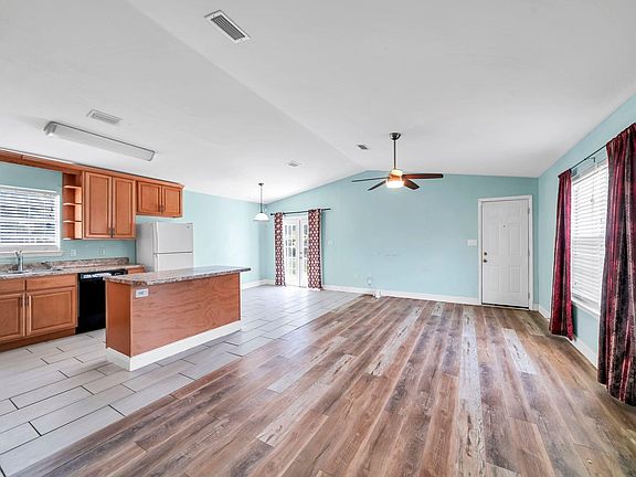 3rd image of 2040 Coral St