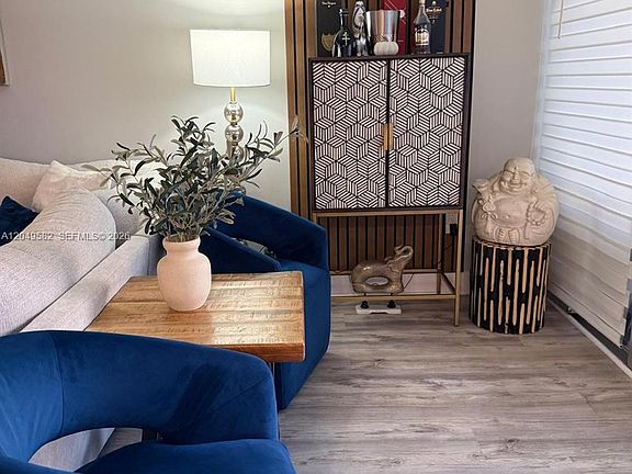 3rd image of 18061 Biscayne Blvd APT 404