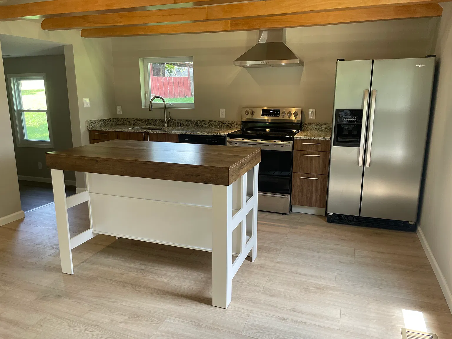 3 bed, 1092 sqft, $2,100 — Photo 4