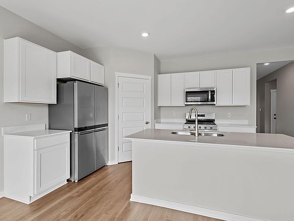 5th image of 133 Cressmoor Blvd