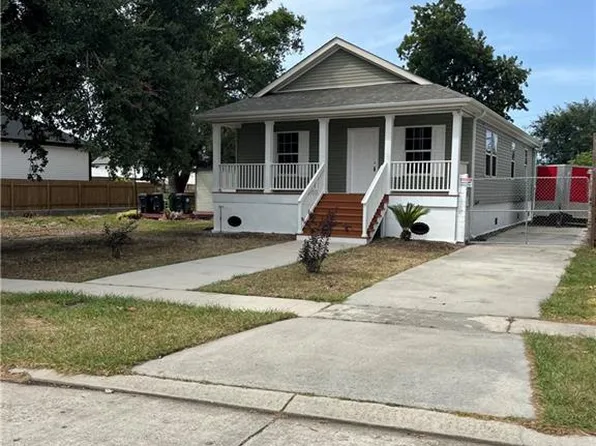 213 Mink Dr, Arabi, LA 70032