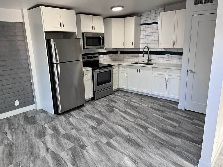 2933 N Euclid Ave — Photo 7
