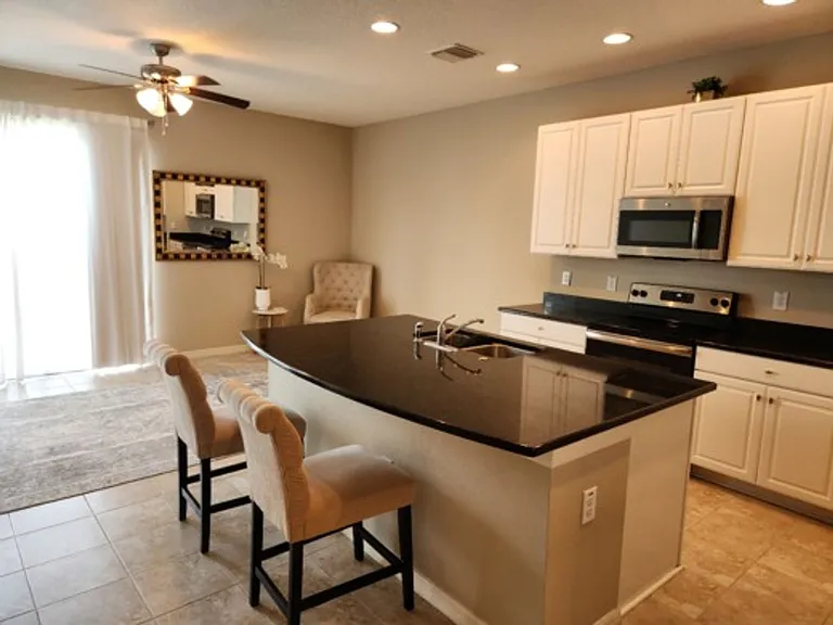 7031 Woodchase Glen Dr — Photo 2