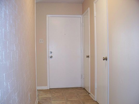 4th image of 3304 Queen Elizabeth Dr