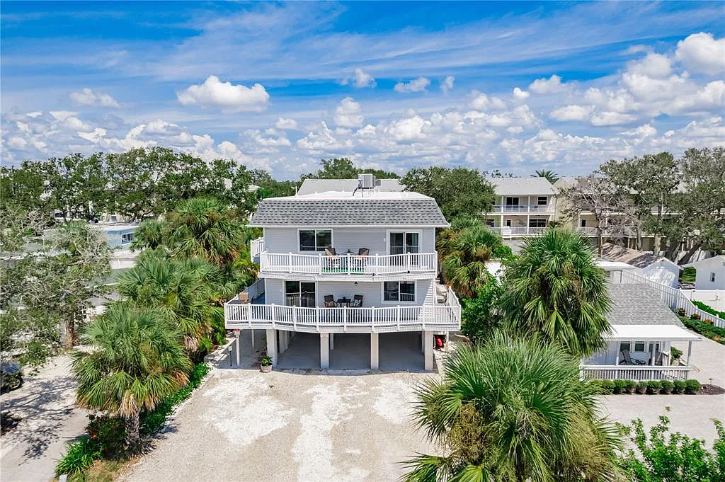 2 bed, 2.0 bath, 1415 sqft, $4,500 — Photo 1