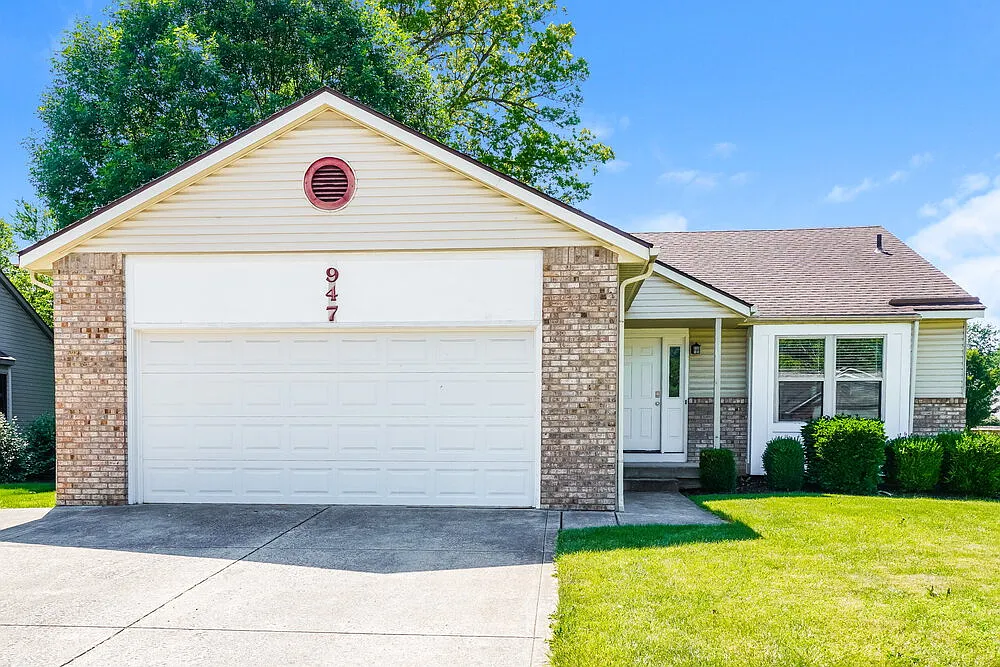 3 bed, 2.0 bath, 1244 sqft, $2,335 — Photo 1