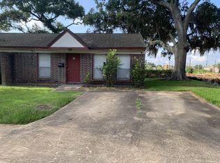 61 Fern Ct, Lake Jackson, TX 77566