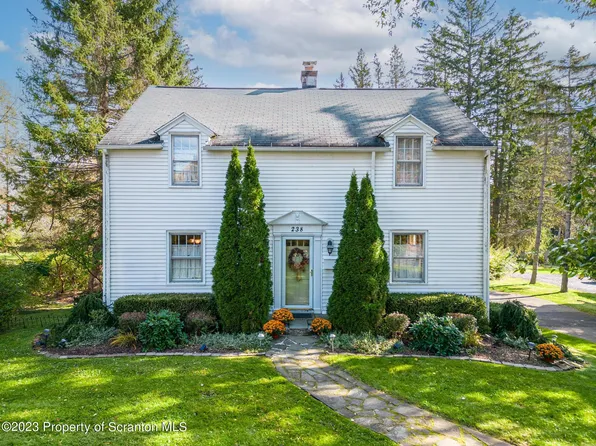 238 N Abington Rd, Clarks Green, PA 18411
