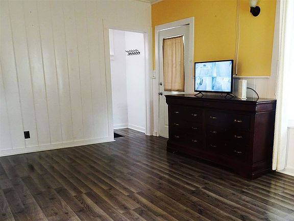 3rd image of 1327 Fairview Ave