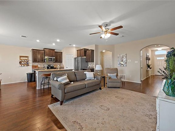 3rd image of 2720 Gilchrist Dr