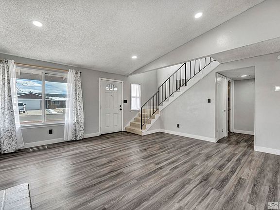 4th image of 876 Glen Molly Dr