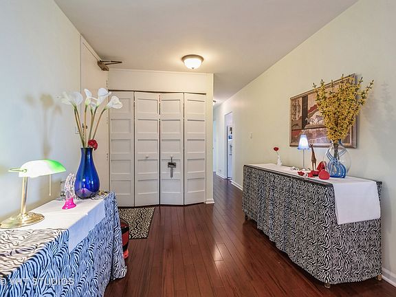 4th image of 6833 N Kedzie Ave APT 1504