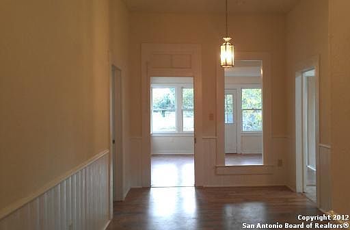 5th image of 520 Essex St