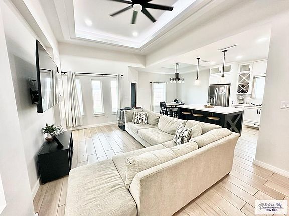5th image of 401 Tamarindo Ln