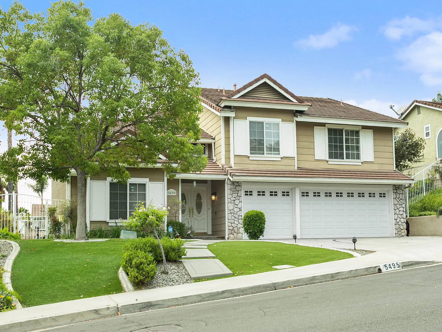 4 bed, 3113 sqft, $6,835 — Photo 2