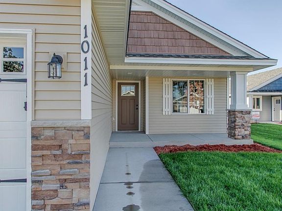 4th image of 1011 Winsome Way NW