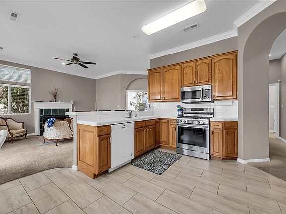 4th image of 891 N Sky Mountain Ct