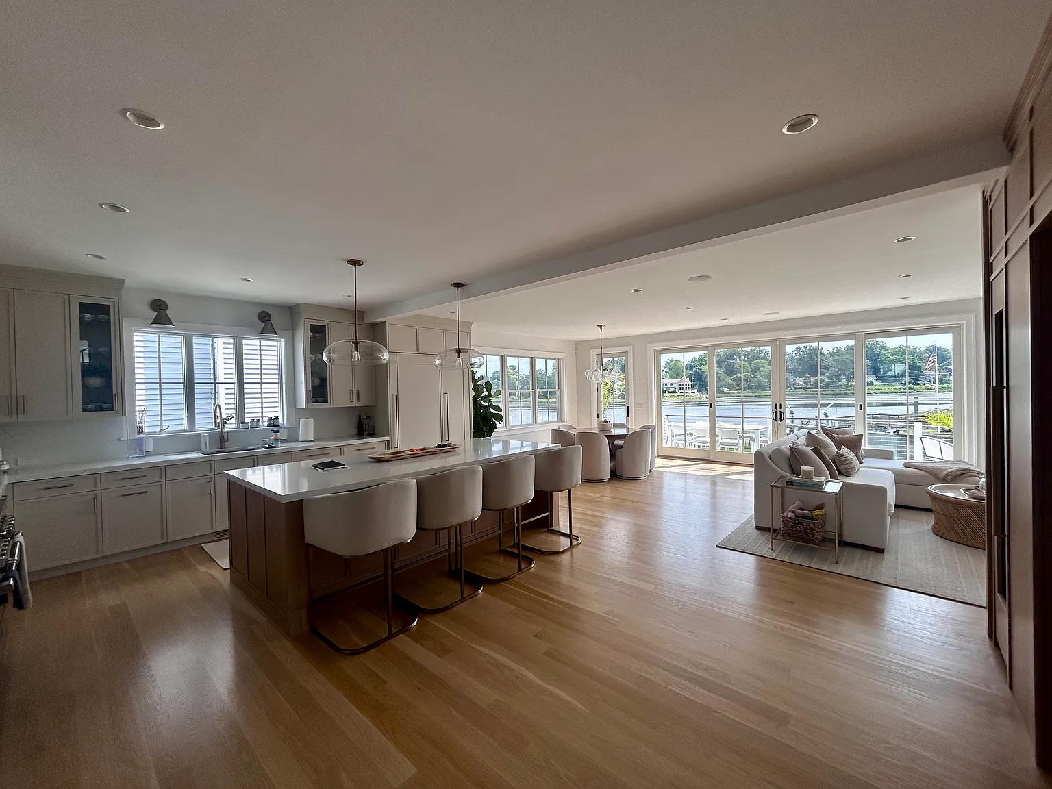 4 bed, 3.5 bath, 3245 sqft, $30,000 — Photo 3