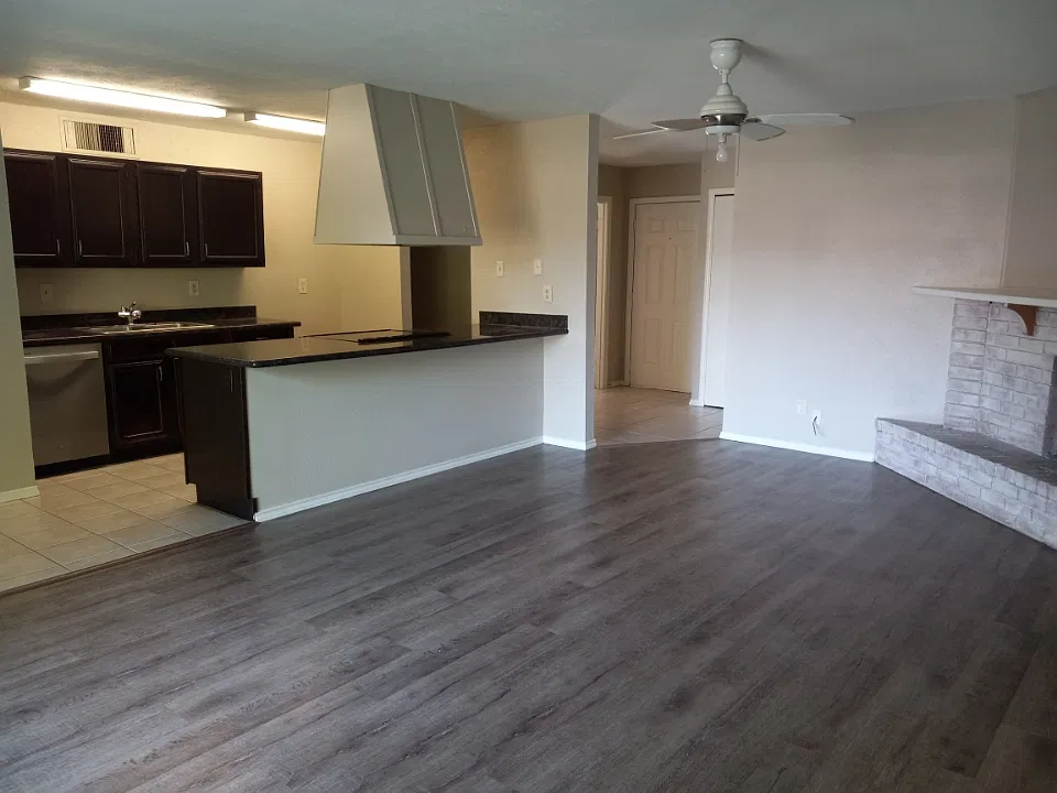 3 bed, 1247 sqft, $1,895 — Photo 2