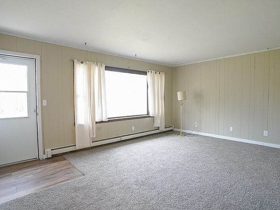 3rd image of 8365 S Greenwood Ln