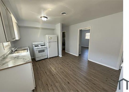 1st image of 2716A N Buffum St