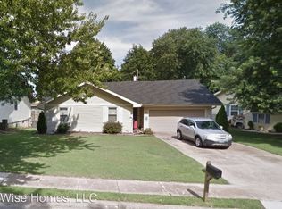 3810 S Lindell Ave, Springfield, MO 65807