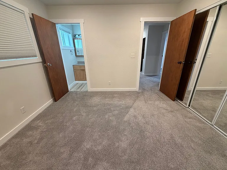 209 Goldcrest St — Photo 27