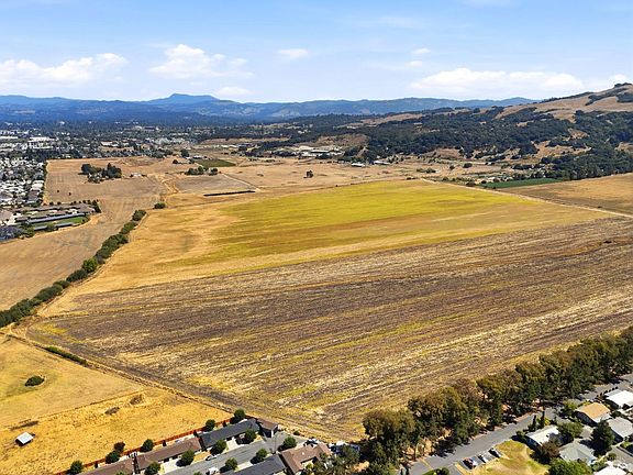 5th image of 3755 SE Petaluma Hill Road