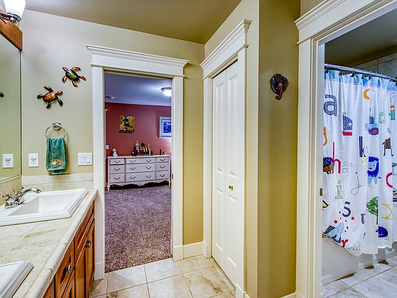 3rd image of 13216 NE Cambridge Crest Way