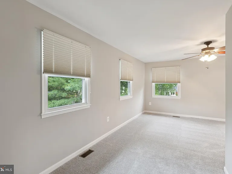 5335 Lake Cove Ct — Photo 13