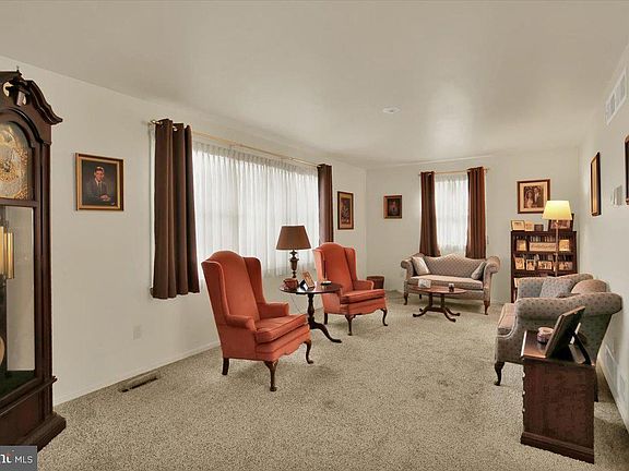3rd image of 716 Tamarack Trl
