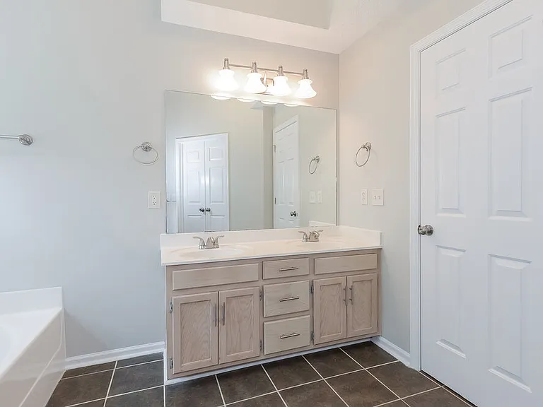 529 Leslie Ann Ct — Photo 10