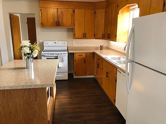 3rd image of 2211 Avenue C