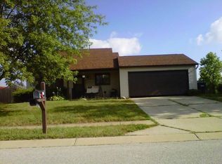 202 Country Wood Dr, Whiteland, IN 46184