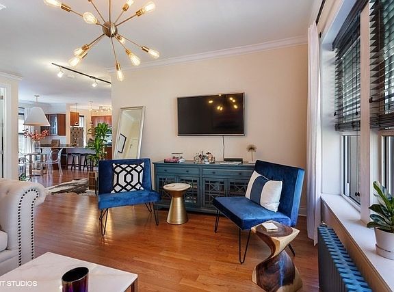 4th image of 1048 W Catalpa Ave APT 1