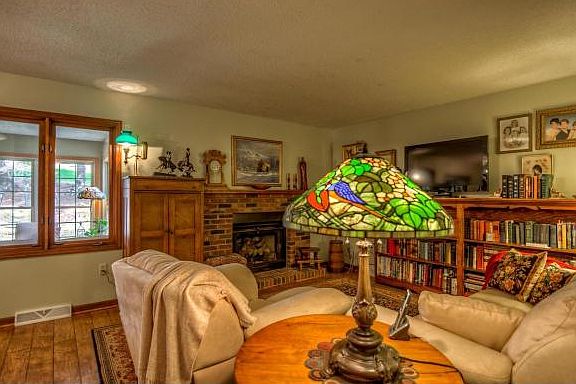 5th image of 136 Pebble Dr