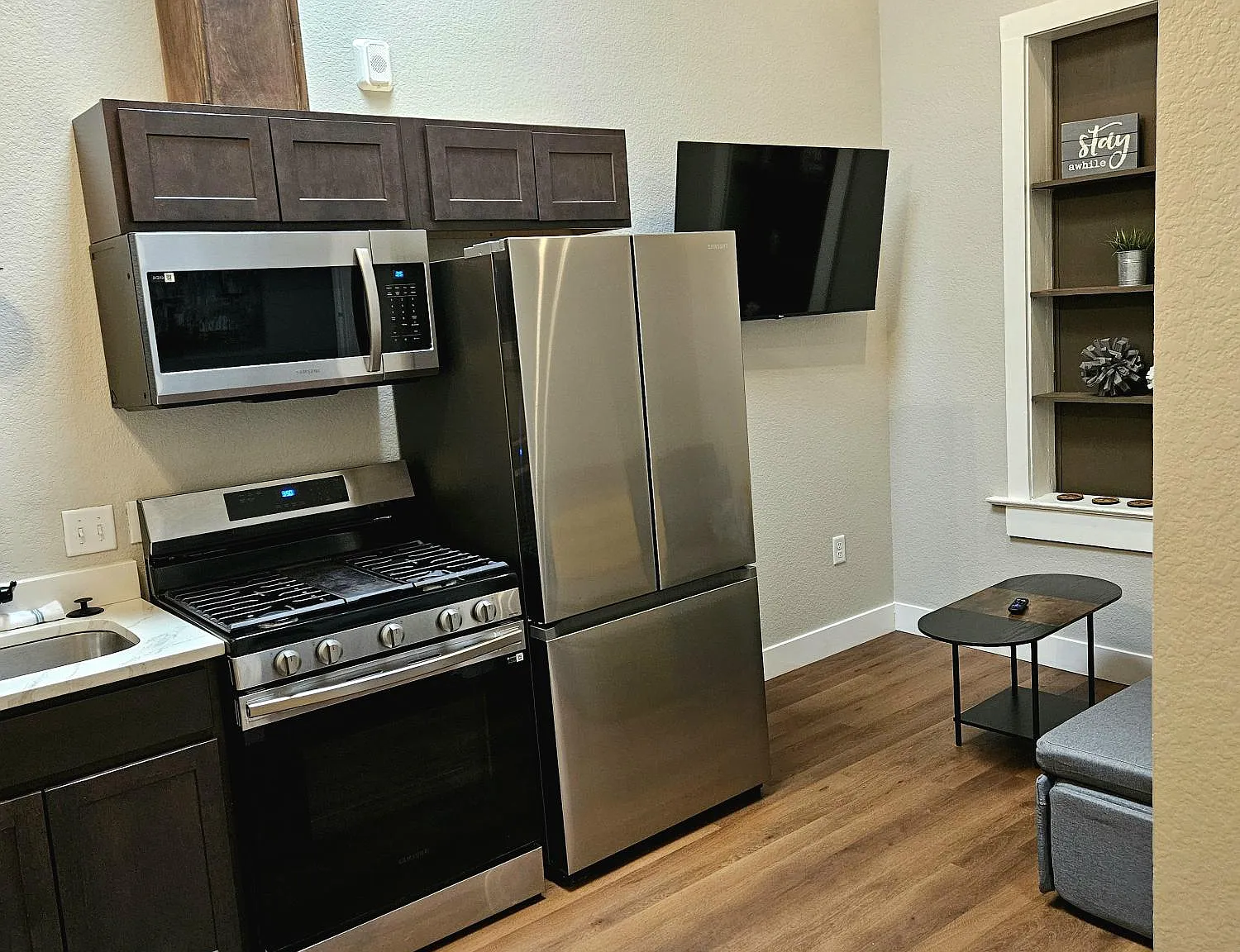 519 Main Streetunit — Photo 2