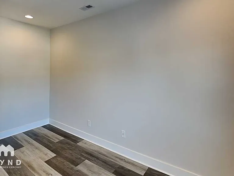 586 W End Dr — Photo 29