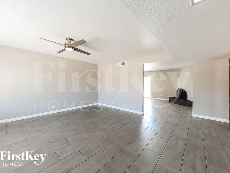 4855 W North Ln — Photo 3
