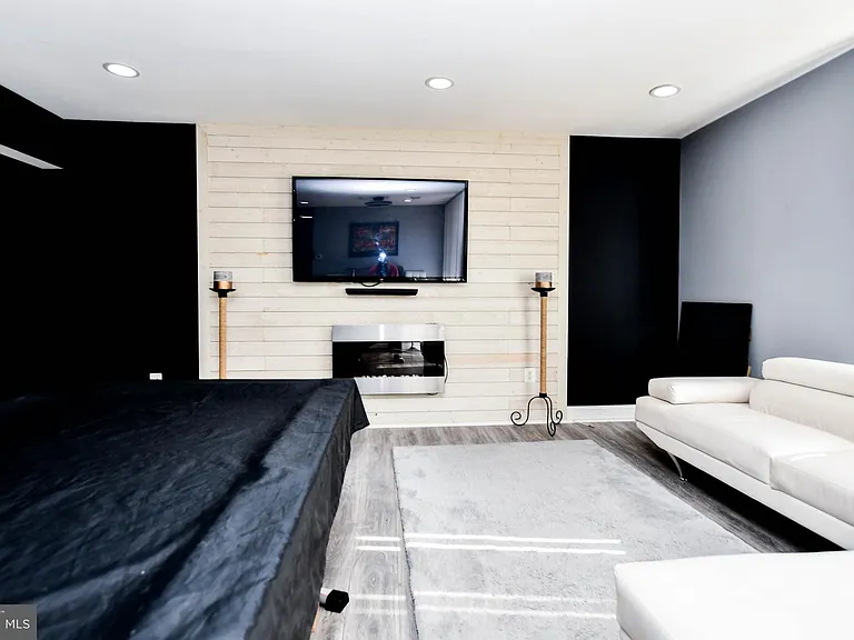 10208 Prince Pl #5-T5 — Photo 4