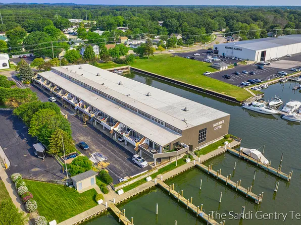400 Pine St, Spring Lake, MI 49456