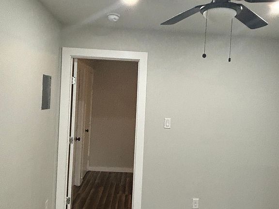 5th image of 922 E Crockett St #3